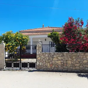  Сasa de vacaciones Belamandil Garden ,family Holidays